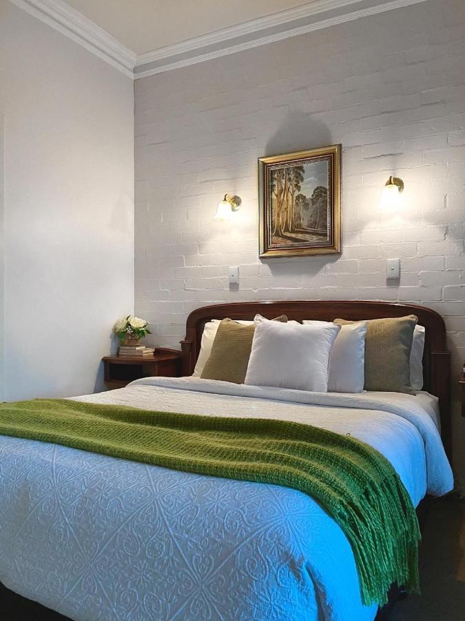Victoria House Motor Inn Кройдън Екстериор снимка