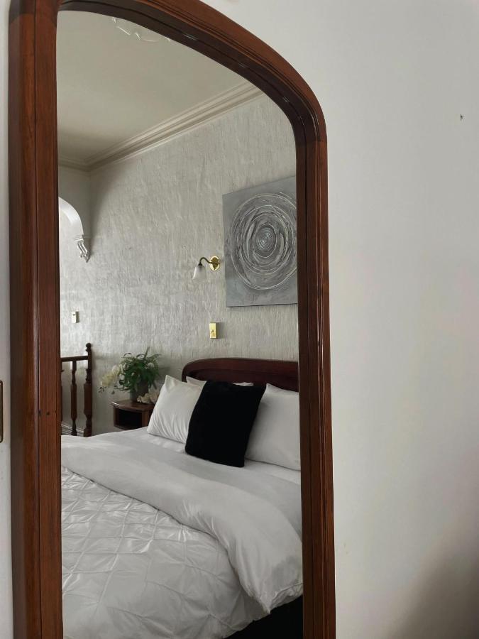 Victoria House Motor Inn Кройдън Екстериор снимка
