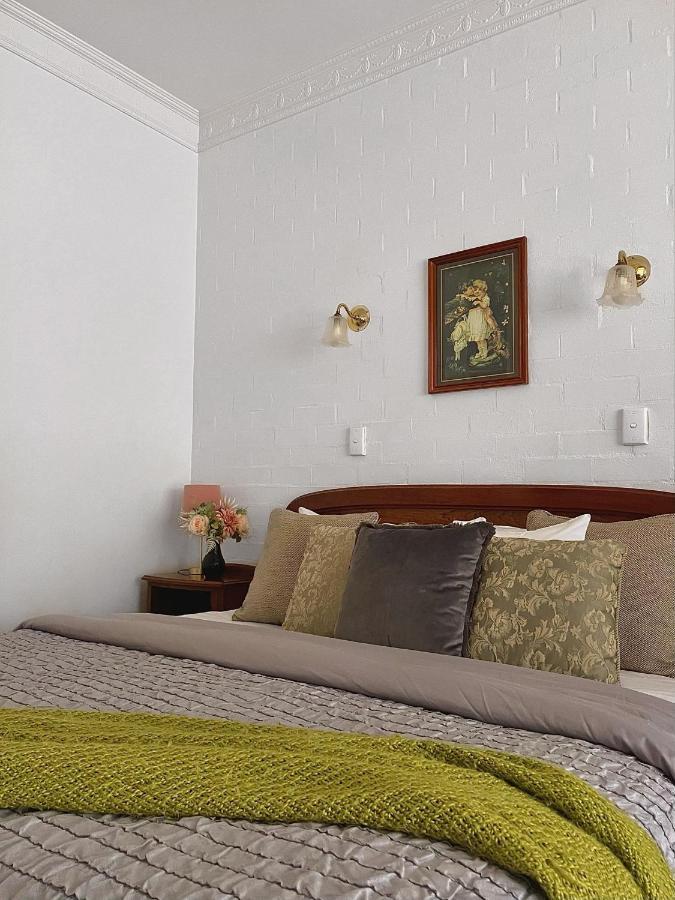 Victoria House Motor Inn Кройдън Екстериор снимка
