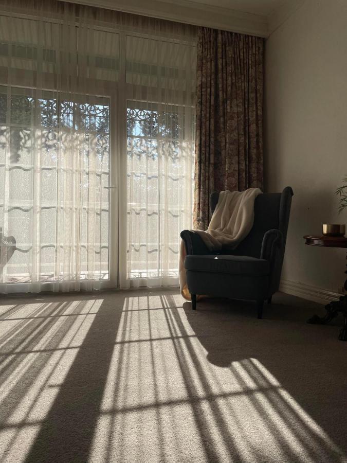 Victoria House Motor Inn Кройдън Екстериор снимка
