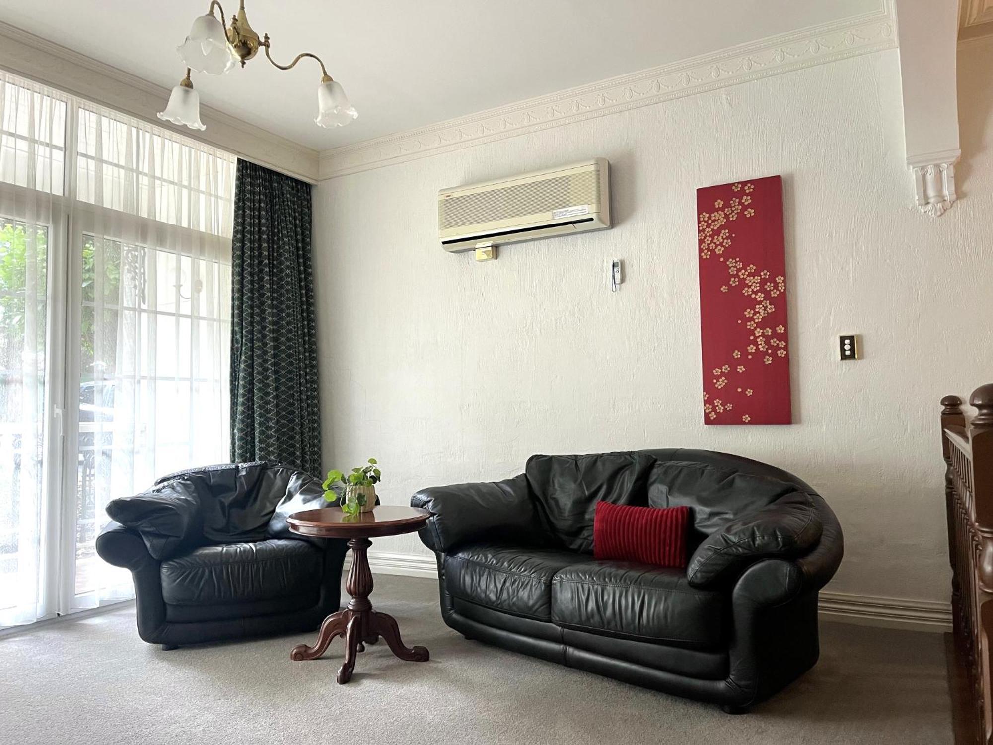 Victoria House Motor Inn Кройдън Екстериор снимка